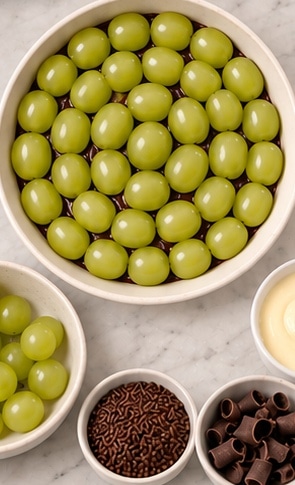 Brazilian grape dessert ingredients during grape layering